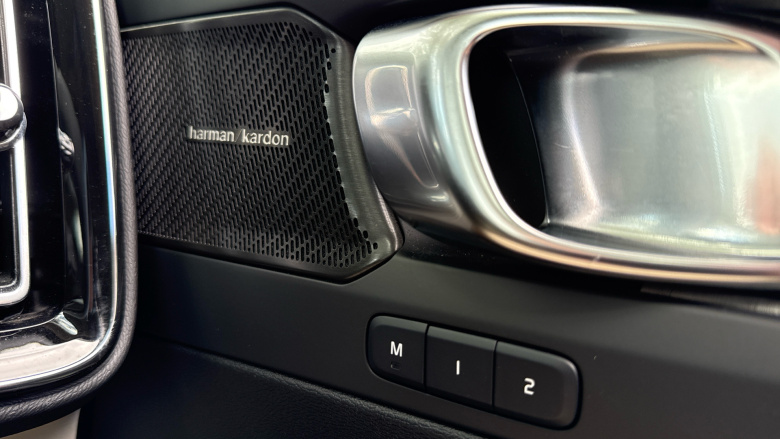 Volvo XC40 2.0 B3P Ultra Dark 5dr Auto Petrol Estate